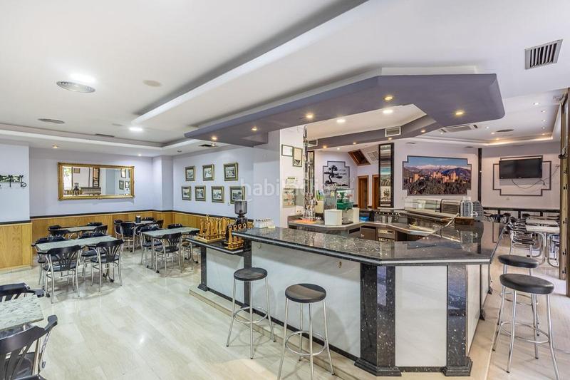 Foto 1cd5f6b7-8ee4-465a-9283-81432e43f362. Local commercial dans calle rector lópez argüeta 23 dans Granada