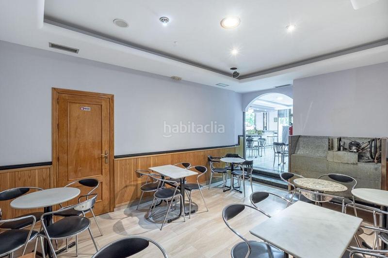 Foto 48d445a5-ba1b-4eb4-a7d9-1c66f9b008a7. Local commercial dans calle rector lópez argüeta 23 dans Granada