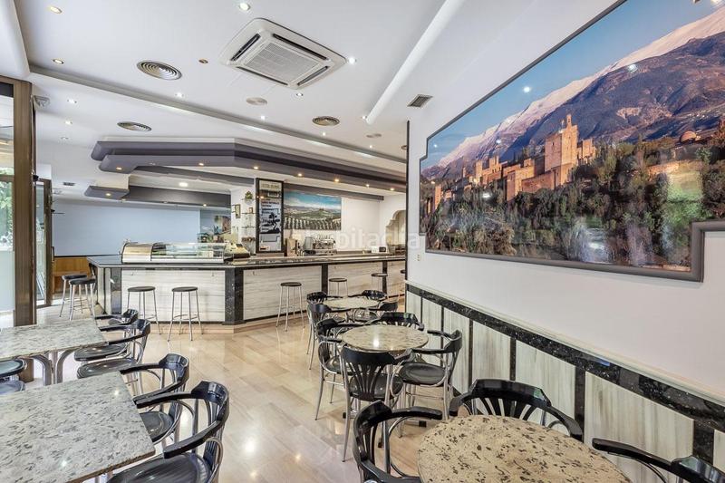 Foto b9ff50a8-5634-4784-9f3a-349d1f18c6df. Local commercial dans calle rector lópez argüeta 23 dans Granada