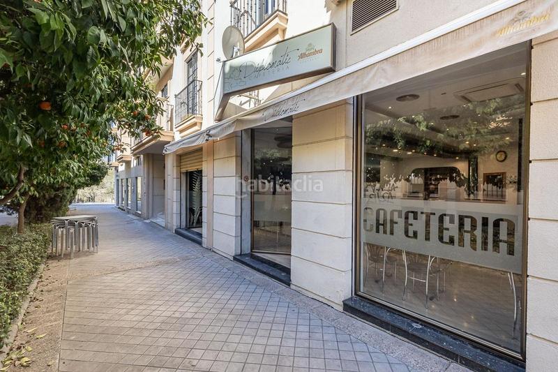 Foto bd54b4c3-dafd-4834-9068-a357f3fb712a. Local commercial dans calle rector lópez argüeta 23 dans Granada