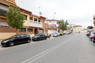 Casa adossada  Calle de montevideo. Exclusiva casa en la mejor avenida de maracena