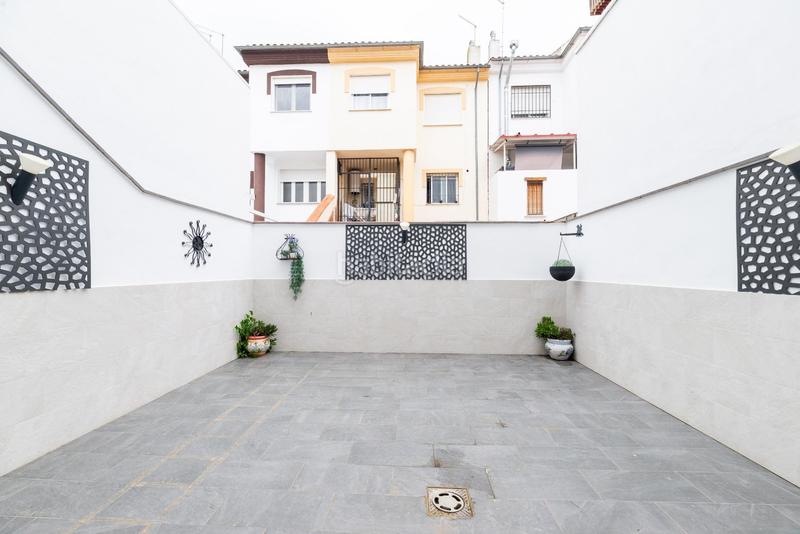 Foto ab735135-6b83-4b3c-87df-9d1bc0c7c035. Casa adosada en calle alcalde e. muñoz arevalo 45 preciosa casa adosada en la mejor zona en Santa Fe