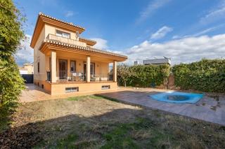 Chalet à Residencial Triana - Barrio Alto. Estupenda vivienda en urb. los chopos de las gabias