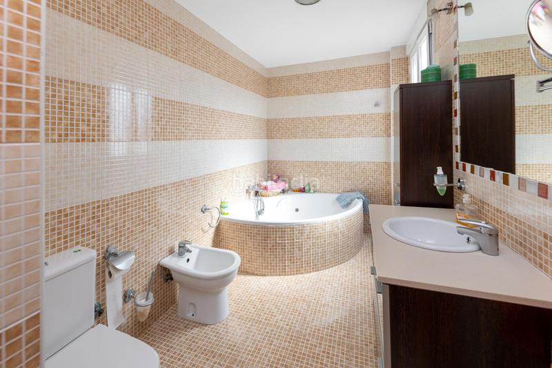 Foto c1df9c11-f6ca-476a-b1ee-3c7672ff5f74. Chalet estupenda vivienda en urb. los chopos de las gabias en Gabias (Las)