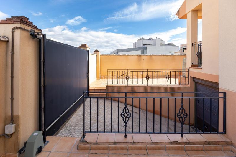Foto f74cb6db-a961-4204-a482-dc3ccc35c28b. Chalet estupenda vivienda en urb. los chopos de las gabias en Gabias (Las)