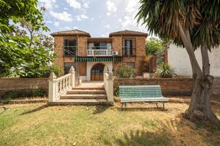 Country house  Aynadamar. Magnifica finca de 15 ha. con casa cortijo los carmencillos en a