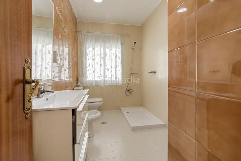 Foto 0a07c711-9e3a-4d27-bdc9-47fadf27ed71. Casa adosada tu nuevo hogar y tu futuro negocio te esperan en el centro en Maracena
