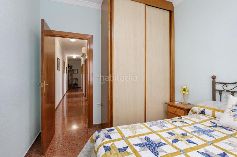 Foto 11ecb756-9450-4b8c-aa3d-45587e92405f. Casa adosada tu nuevo hogar y tu futuro negocio te esperan en el centro en Maracena