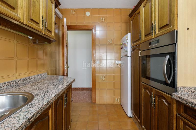 Foto 3fbdfb75-9dc3-454a-916b-6e9309188e5a. Casa adosada tu nuevo hogar y tu futuro negocio te esperan en el centro en Maracena