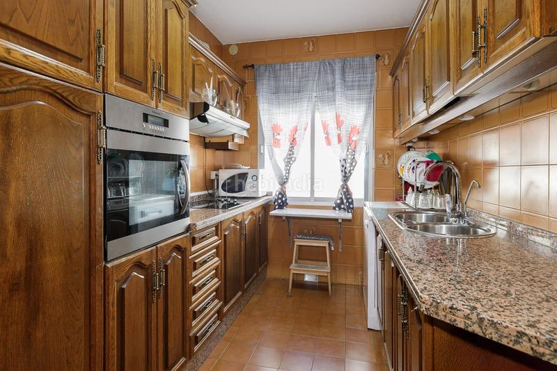 Foto 44d5ad8e-bff9-4a5c-9564-f05bc7ab8fe8. Casa adosada tu nuevo hogar y tu futuro negocio te esperan en el centro en Maracena