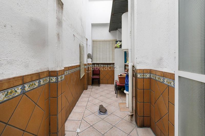 Foto b2536d5b-193a-40bd-9e0f-55f9794d82b8. Casa adosada tu nuevo hogar y tu futuro negocio te esperan en el centro en Maracena