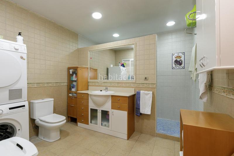 Foto ce660c75-5877-4ca0-81b5-f208f911a9a6. Casa adosada tu nuevo hogar y tu futuro negocio te esperan en el centro en Maracena