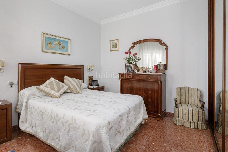 Foto ee4d12b0-31ee-4666-aba0-c206a1131504. Casa adosada tu nuevo hogar y tu futuro negocio te esperan en el centro en Maracena