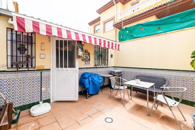 Foto 5385af38-97c8-4ae1-b867-807df1c2a99b. Casa adosada en calle alhambra 41 en Fuente Vaqueros
