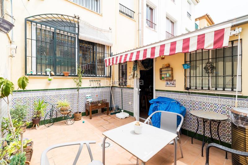 Foto f61db015-0b3c-4d7a-8d35-57797c8a1091. Casa adosada en calle alhambra 41 en Fuente Vaqueros
