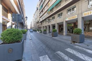 Locale commerciale  Calle ángel ganivet. Espacio exclusivo en pleno centro de granada  ganivet