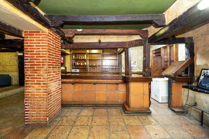 Foto 0ad79e6b-d53e-4bf8-af1f-d95537e40ca1. Local comercial  junto a gran vía con multitud de posibilidades calle elvira en Granada