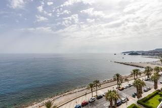 Pis a Paseo de la reina sofía 11. Oportunidad única en la costa tropical piso de 4 dormitorios en