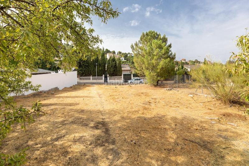 Foto a6519fd7-334e-433d-997e-32b35a9a54c8. Terreno residencial en calle calle del cerrillo redondo magnífico solar en Cumbres Verdes en Zubia (La)