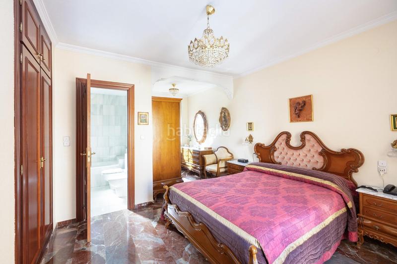 Foto 0a600b83-349c-40a5-bf78-39ecccae689d. Casa adosada espectacular casa ubicada en el exclusivo barrio de albayda, diseñada con una distribución funcional en Granada