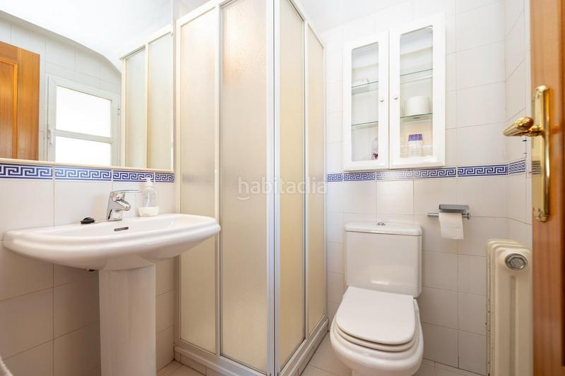 Foto 1dc9d689-0619-4f3f-994b-f08d8d46a677. Casa adosada espectacular casa ubicada en el exclusivo barrio de albayda, diseñada con una distribución funcional en Granada