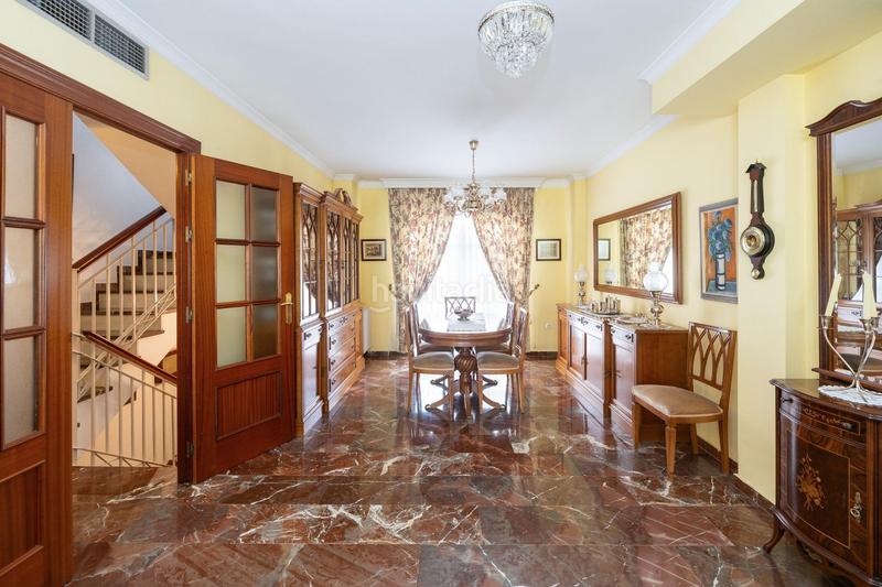 Foto 3f65069d-4e29-45ab-ba7f-3b68be7a4ab5. Casa adosada espectacular casa ubicada en el exclusivo barrio de albayda, diseñada con una distribución funcional en Granada