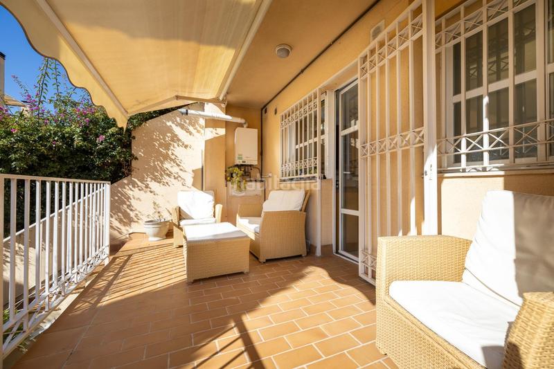 Foto 6941ca67-e215-4f7c-8462-dd1ae3ec788c. Casa adosada espectacular casa ubicada en el exclusivo barrio de albayda, diseñada con una distribución funcional en Granada