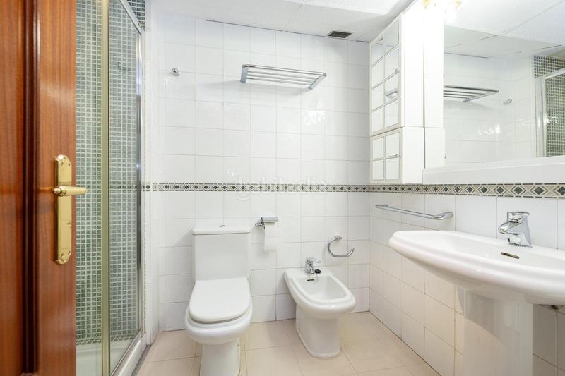Foto 79cd5916-e580-488e-b88c-cbb023b7c175. Casa adosada espectacular casa ubicada en el exclusivo barrio de albayda, diseñada con una distribución funcional en Granada