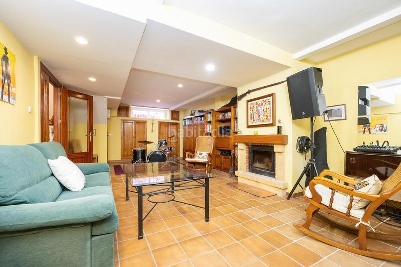 Foto 7f634689-ff40-4e14-afe5-e1d9ff3fbc8a. Casa adosada espectacular casa ubicada en el exclusivo barrio de albayda, diseñada con una distribución funcional en Granada