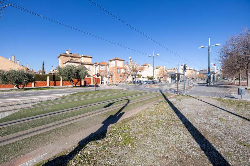 Foto 8ae2ae5d-445a-49ac-a719-60e1ae9fa7af. Casa adosada espectacular casa ubicada en el exclusivo barrio de albayda, diseñada con una distribución funcional en Granada