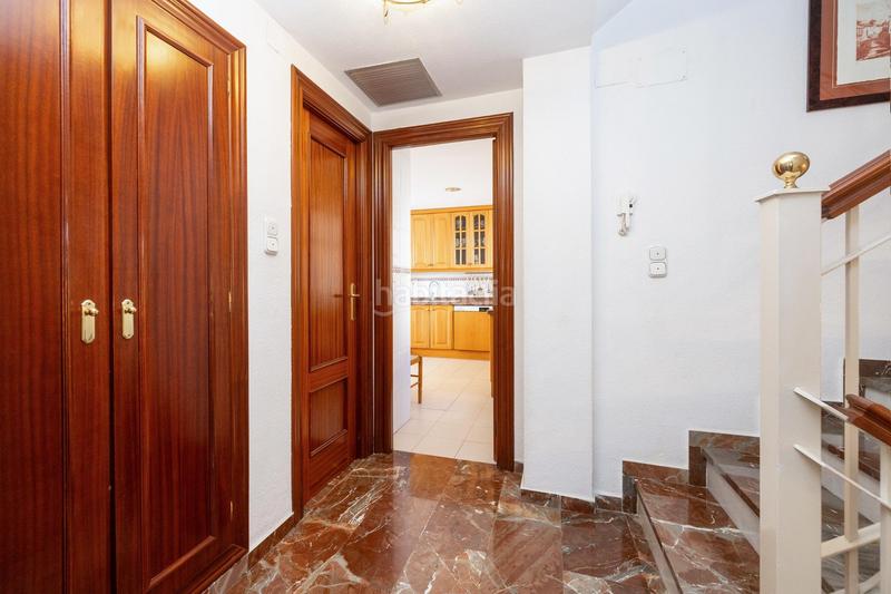 Foto a8460062-24fb-49d1-af78-6aa1da7c9db7. Casa adosada espectacular casa ubicada en el exclusivo barrio de albayda, diseñada con una distribución funcional en Granada