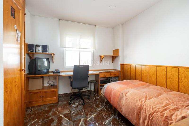Foto b660fab5-e8e5-48bb-927a-9eff245d8b1d. Casa adosada espectacular casa ubicada en el exclusivo barrio de albayda, diseñada con una distribución funcional en Granada