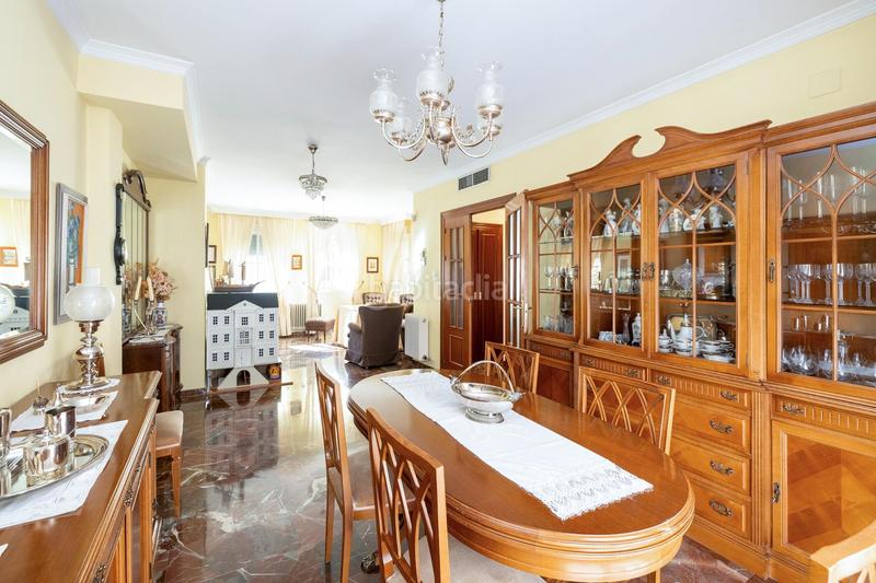 Foto df0dd575-be33-44c5-9724-47bb421ebcfe. Casa adosada espectacular casa ubicada en el exclusivo barrio de albayda, diseñada con una distribución funcional en Granada