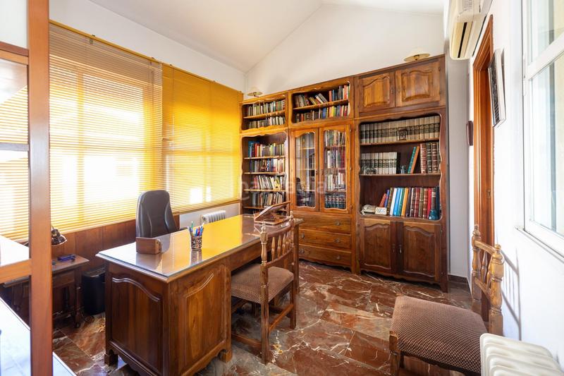 Foto e83c131f-1d3e-4b1b-a2c0-d1b1d18796ce. Casa adosada espectacular casa ubicada en el exclusivo barrio de albayda, diseñada con una distribución funcional en Granada