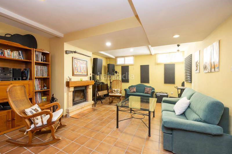 Foto eb644da6-712d-4fbc-90aa-652290fb2a48. Casa adosada espectacular casa ubicada en el exclusivo barrio de albayda, diseñada con una distribución funcional en Granada