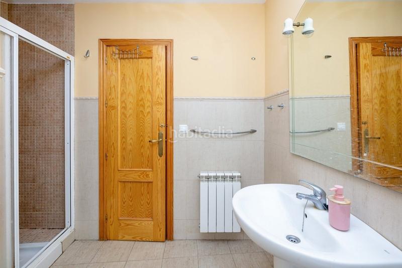 Foto a1bc9f9b-3a01-43cf-bd46-2c2749f24dae. Piso fantástico piso en pleno centro , ideal para vivir o invertir. en Granada
