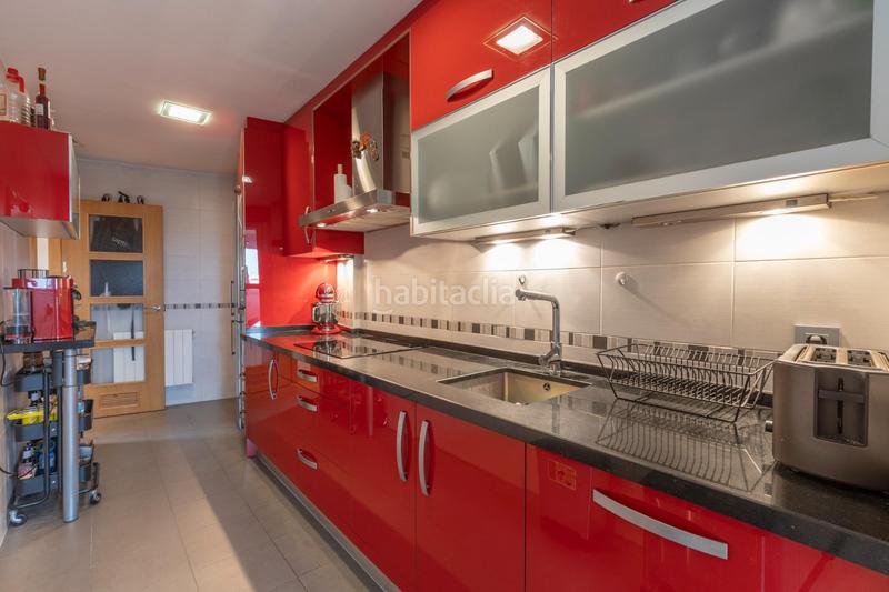 Foto abc1c3be-6e90-46b3-ad73-689417572c60. Appartamento con riscaldamento parcheggio in Rosaleda - Juventud Granada