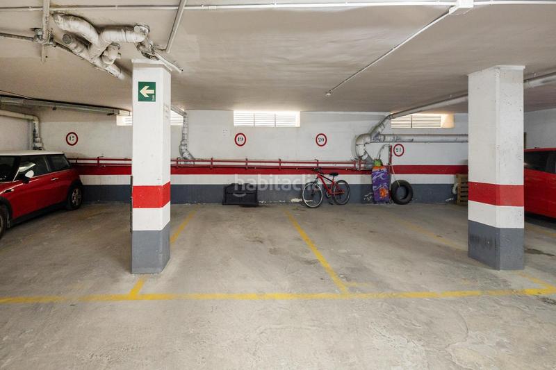 Foto b5b93430-e659-49a4-a3a4-648191651dc2. Autoparkplatz in Barrio de Zaidín Granada