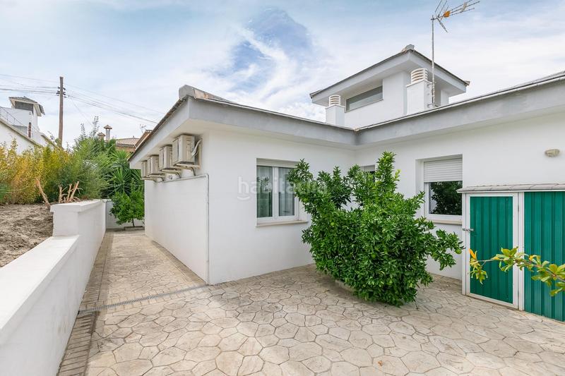 Foto 4f218d7f-e4c7-4ffc-99fe-61de9ca9a1f4. Chalet  moderno y acogedor con piscina en una sola planta en Cúllar Vega