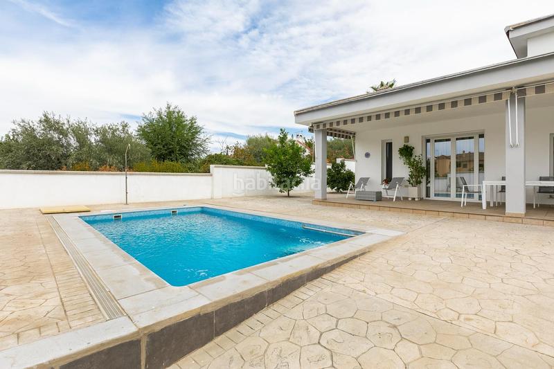 Foto 5906c8c7-8401-4f70-ab6c-5fea421e1f7d. Chalet  moderno y acogedor con piscina en una sola planta en Cúllar Vega