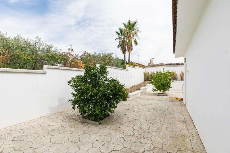 Foto 8c44fff4-4f6d-4ca5-93c1-0c8a1b308dd4. Chalet  moderno y acogedor con piscina en una sola planta en Cúllar Vega