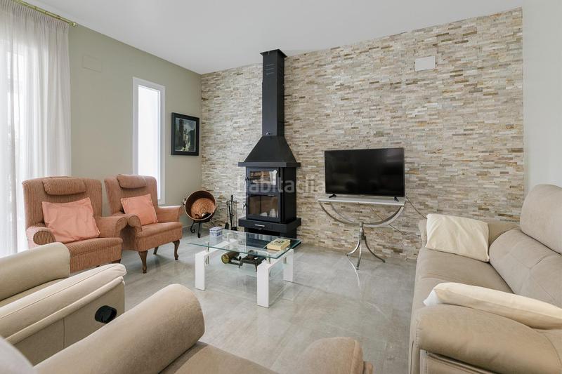 Foto aa70b76c-cc4e-4f0c-a08a-33898ef82574. Chalet  moderno y acogedor con piscina en una sola planta en Cúllar Vega