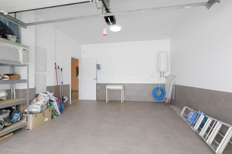 Foto d4d99100-3eb0-4acd-a17b-5435b2b0a5ff. Chalet  moderno y acogedor con piscina en una sola planta en Cúllar Vega