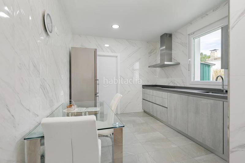 Foto fc150d0b-349c-43c3-8eb7-767292f4145e. Chalet  moderno y acogedor con piscina en una sola planta en Cúllar Vega