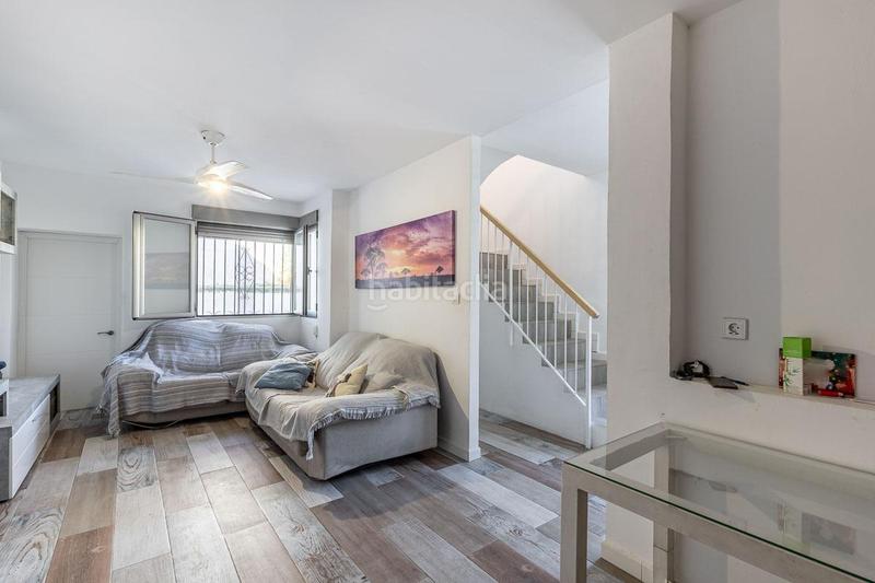 Foto 0304a21d-b351-4a34-b1f6-687b5b244161. Casa adossada amb aparcament a Peligros