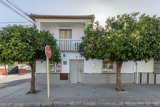 House  Calle fray leopoldo-peñuelas. Casa en el centro de peñuelas!