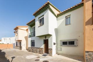 Casa adossada  Calle pedro temboury. Venta de preciosa casa adosada en otura granada