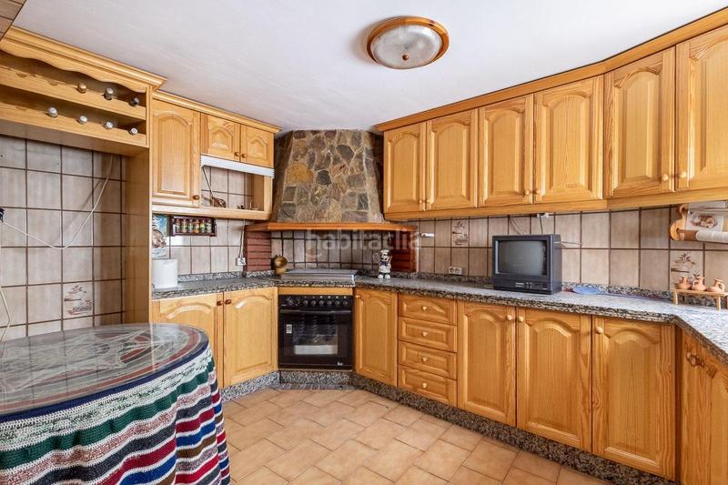 Foto 2fc5418a-df4f-43e7-adc4-cd90db82f735. Casa aparellada a Güéjar Sierra