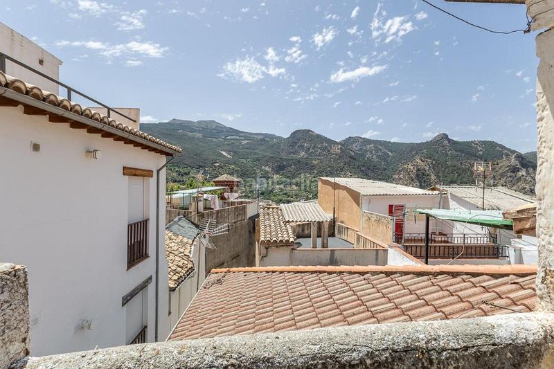 Foto d7f12e68-cc7b-4a98-92e7-d85ba987f3fc. Casa aparellada a Güéjar Sierra
