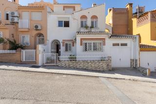 Casa a schiera  Avenida de la libertad 6. Preciosa casa con 4 dormitorios y torreóndespacho y cochera en z